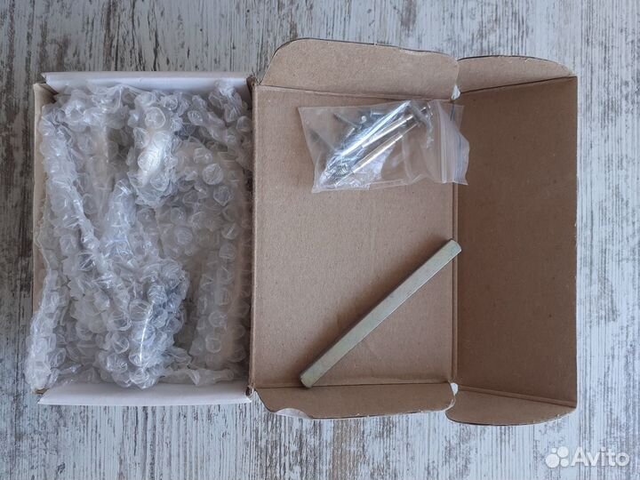 Дверные ручки межкомнатные на розетке с защелкой