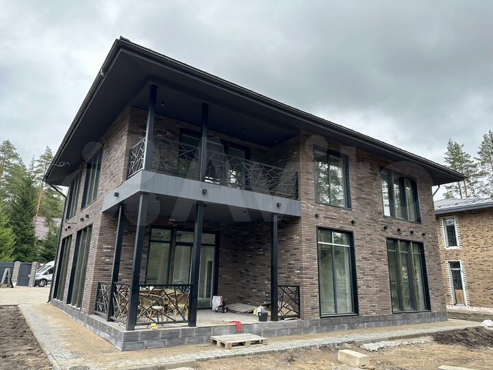 Дом 400 м² на участке 10 сот.