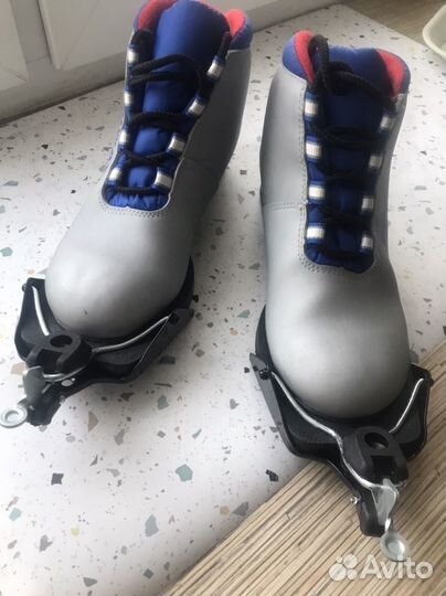 Лыжные ботинки 35р + крепления