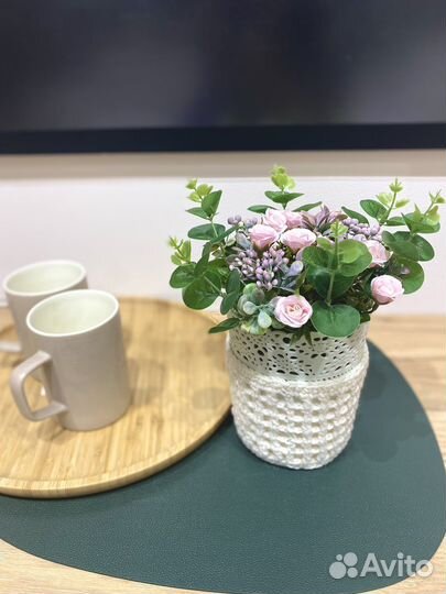 Искусственные цветы в горшках