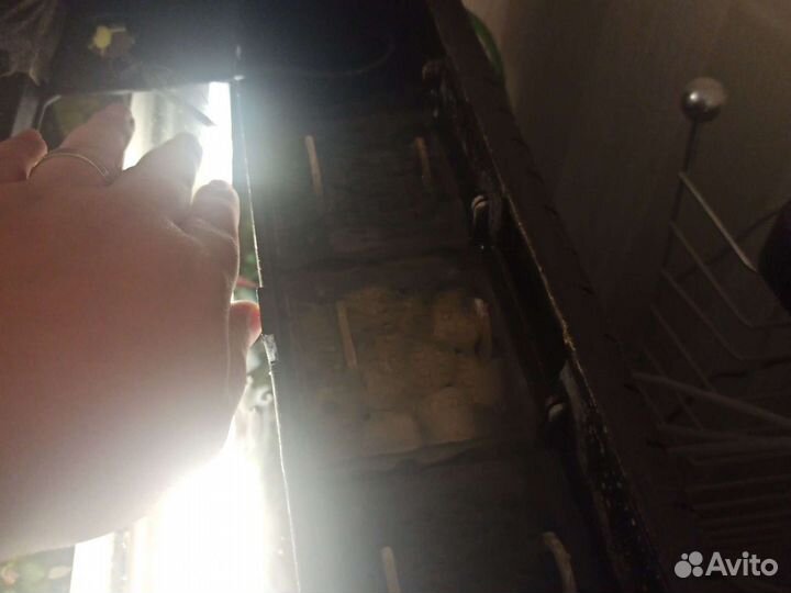 Аквариум с рыбками и тумбой