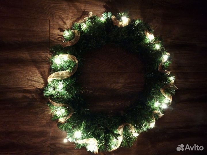 Венок еловый с огнями