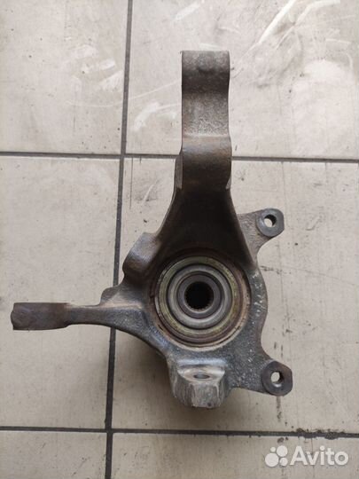 Поворотный кулак передний Renault Laguna I