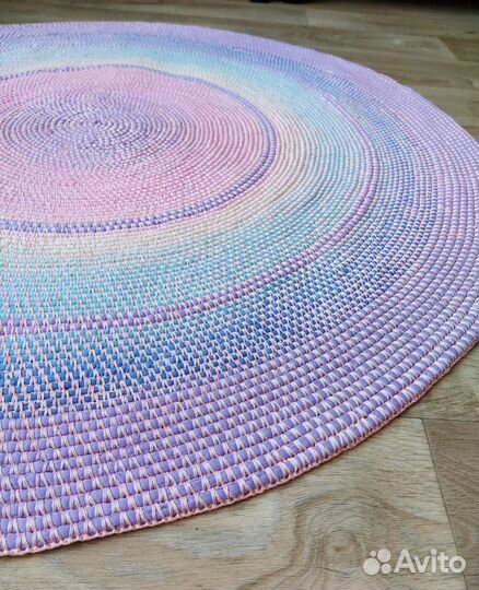 Ковер вязаный ручной работы