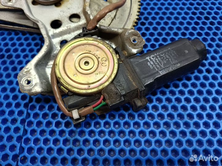 Стеклоподъемник задний правый Toyota carina T170