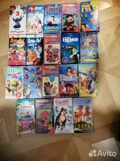 Видеокассеты с фильмами и мультфильмами