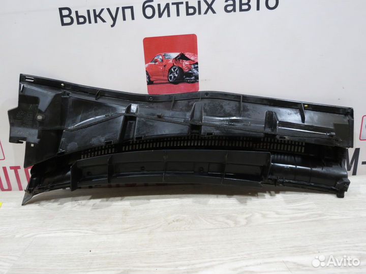 Решетка дворников правая Toyota Corolla 150