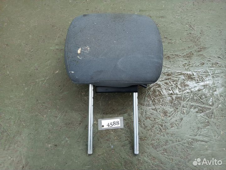 Подголовник передний