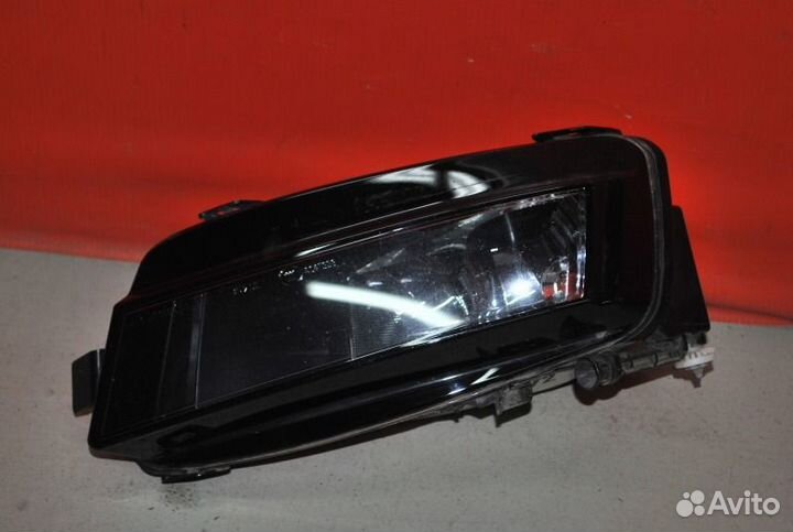 Фара противотуманная передняя левая Volkswagen