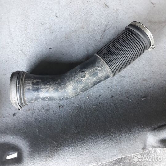 Патрубок от воздушного фильтра Ауди А4Б5 VW Пассат