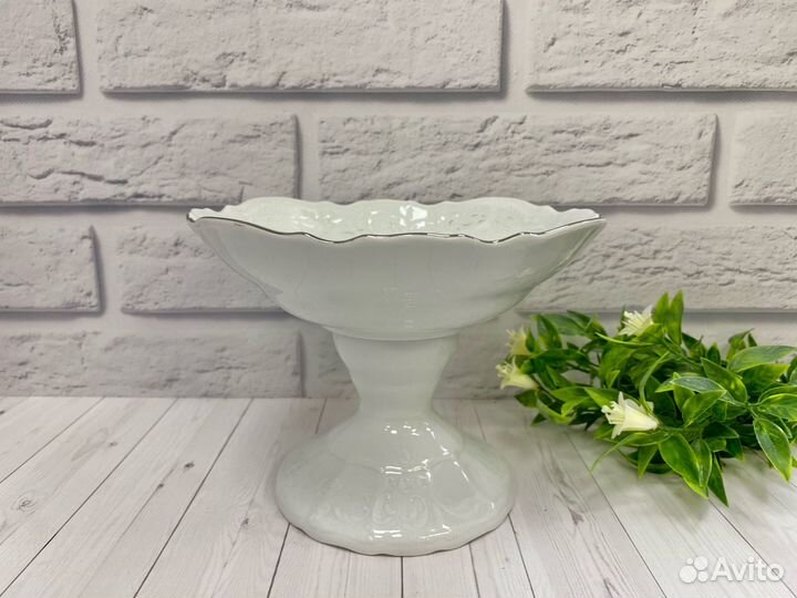 Салатник на ножке 