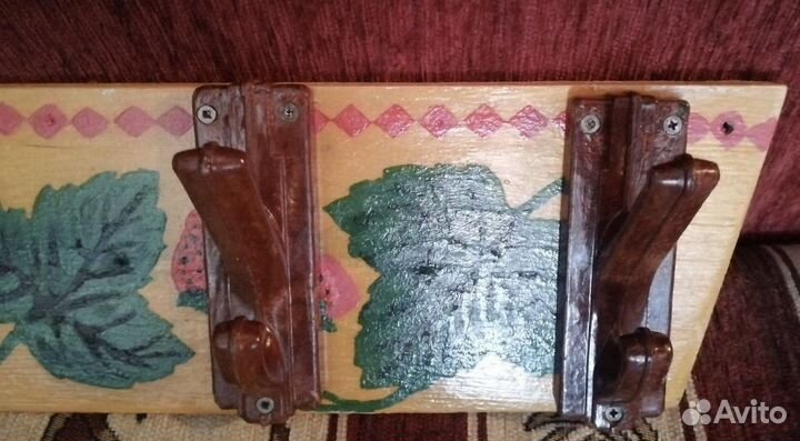 Вешалка настенная для одежды