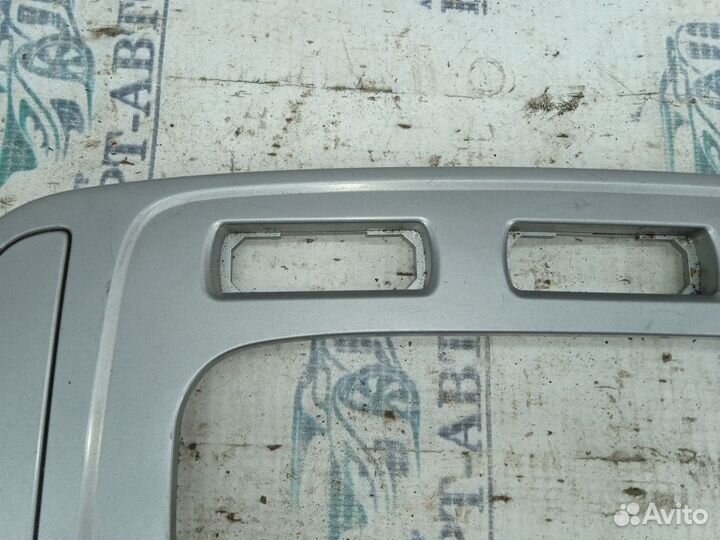 Рамка магнитолы с трещиной Ford Mondeo IV