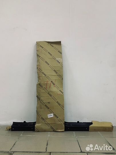 Стойка кузова центральная правая LC Prado150/GX460