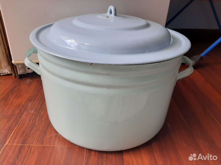 Кастрюля эмалированная