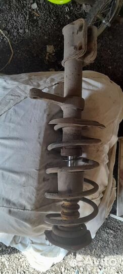 Стойка передняя левая на priora