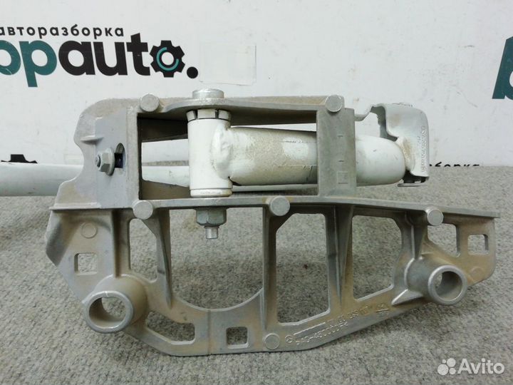 Петля крышки багажника левая A2057500328