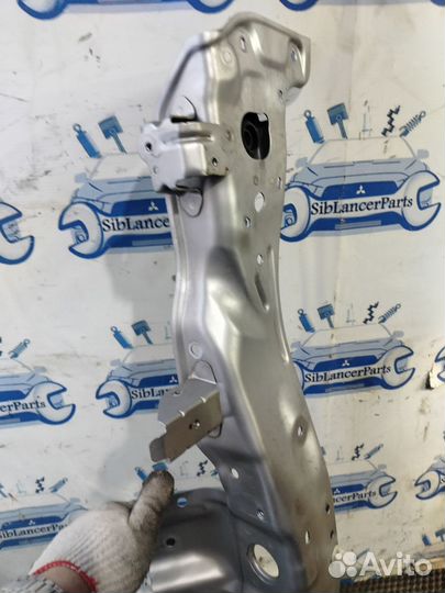 Верхняя рамка радиатора mitsubishi lancer x