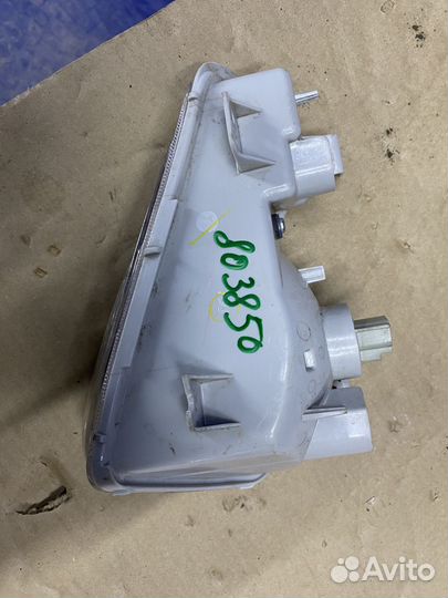 Указатель поворота передний левый Toyota Camry 18