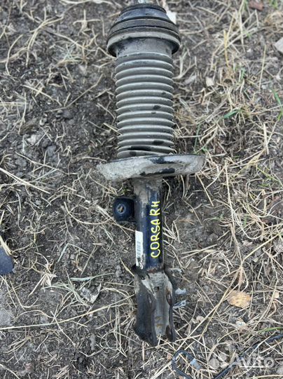 Стойка передняя правая Opel Corsa D