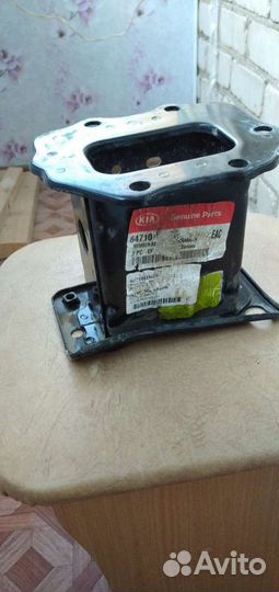 Кронштейн усилителя переднего бампера, левый