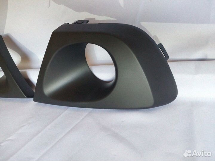 Крышка противотуманной фары правая Renault Duster