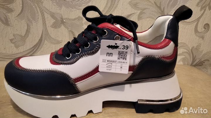 Кроссовки из натуральной кожи