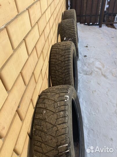 Goodyear UltraGrip 215/55 R17