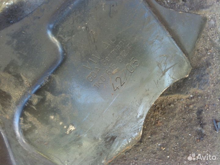 Поворотный кулак правый Passat B6 оригинал