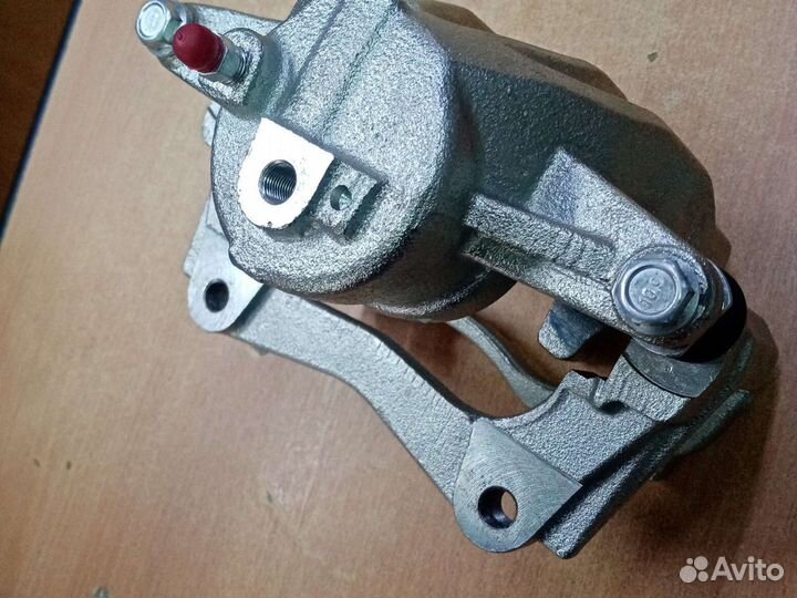 Суппорт Toyota avensis t250