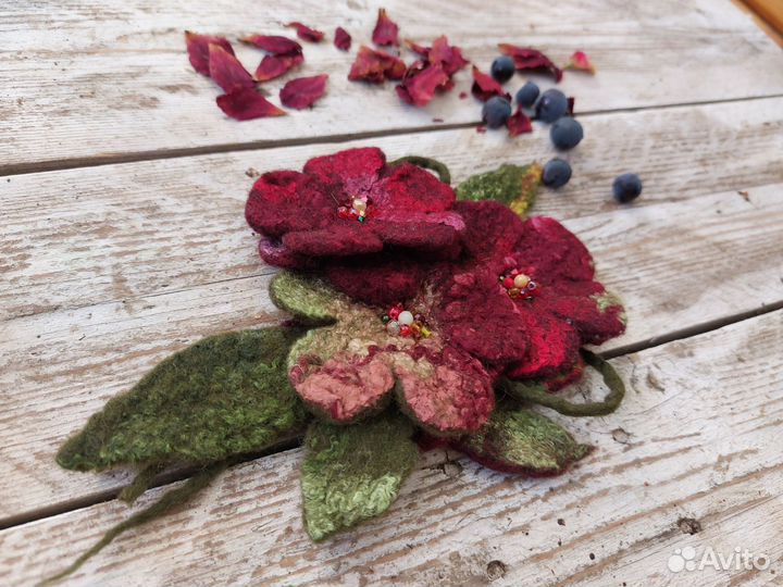 Брошь ручной работы цветок