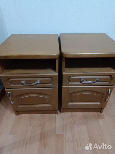 Тумба прикроватная массив