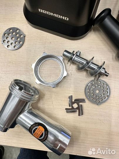 Мясорубка redmond RMG-1239