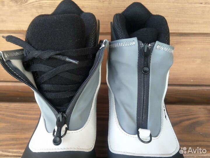 Лыжные ботинки Salomon, лыжи Fischer, палки Swix