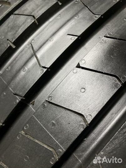 Pirelli P Zero 275/35 R20 102Y