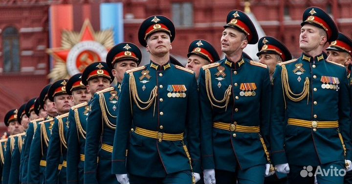 Брюки и фуражка от военной формы нового образца