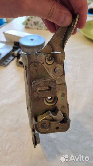 Замки дверей газ 3110