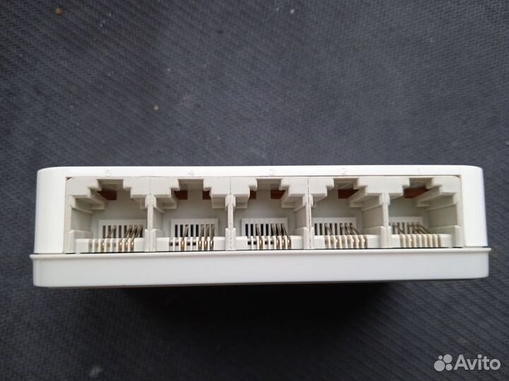 Коммутатор D-link DES-1005A