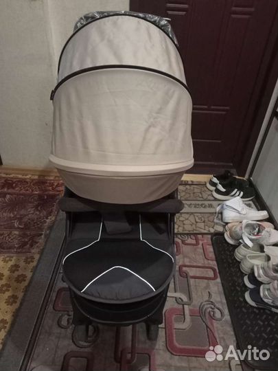 Прогулочная коляска новая