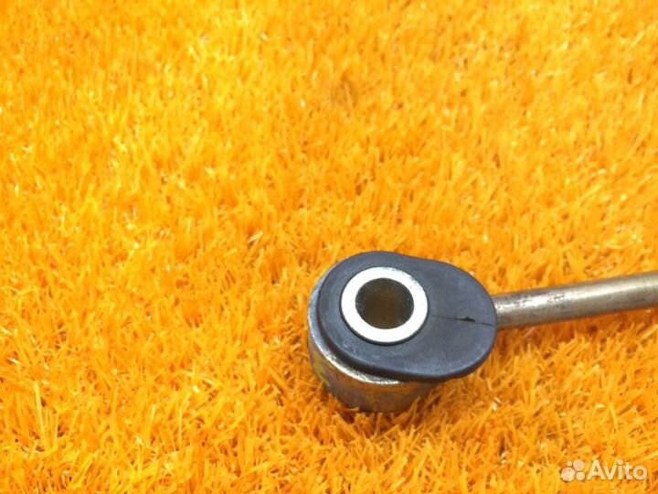 Стойка стабилизатора передняя левая Mercedes-Benz