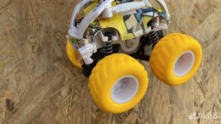 Игрушка машина с подвеской