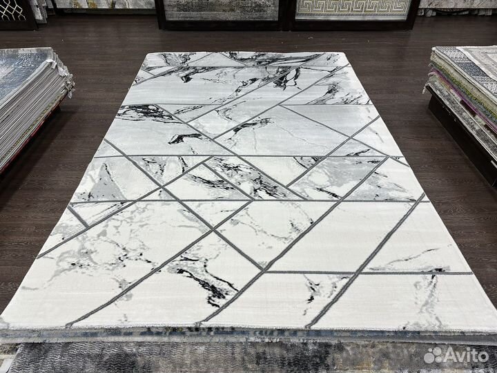 Ковер 2 х 2.9 новый, современный