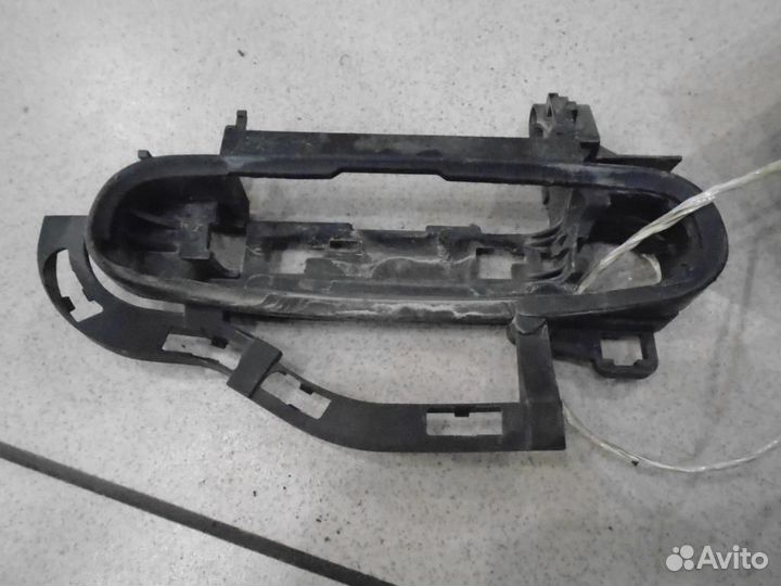 Кронштейн ручки левой Audi A6 C6 2004-2011