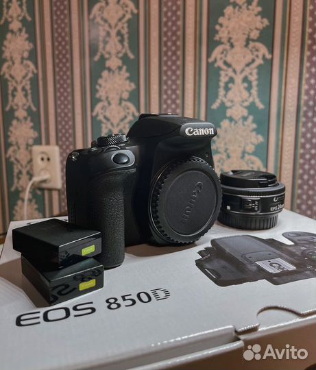 Продам фотоаппарат Canon 850D