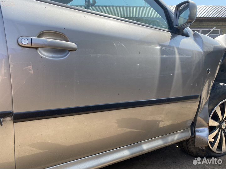 Передняя правая дверь на Skoda Octavia A4