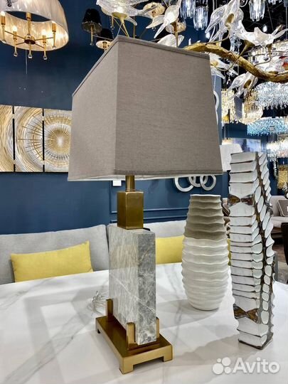 Дизайнерская настольная лампа