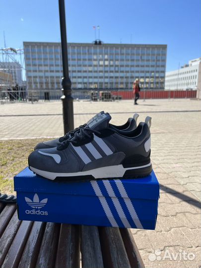 Кроссовки Adidas zx700