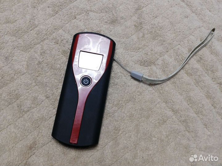 Алкотестер, что то показывает, непонятно