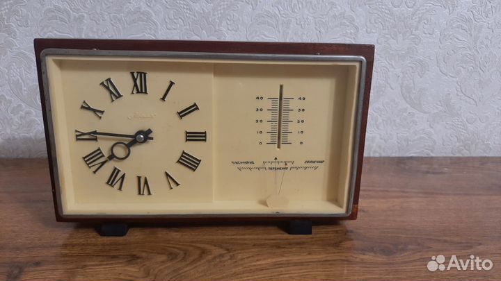 Настольные часы Маяк с термометром и барометром