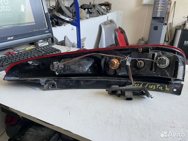 Фонарь задний левый Ford Fiesta MK5 5 дверей
